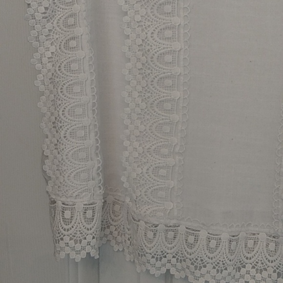 Lace Embellished Sleeveless White Top - Picture 4 of 12